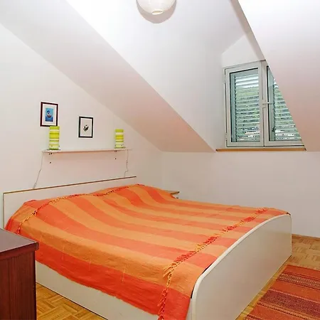 Velo - 10m From Sea Brna